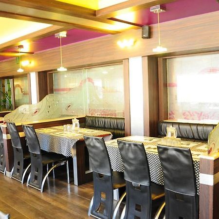 Hotel Venus Ооти Екстериор снимка
