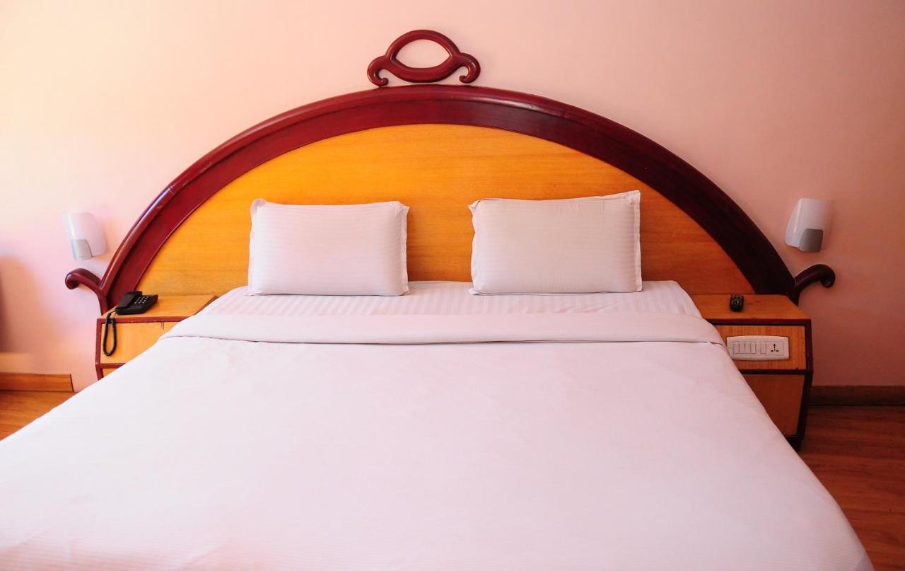 Hotel Venus Ооти Екстериор снимка
