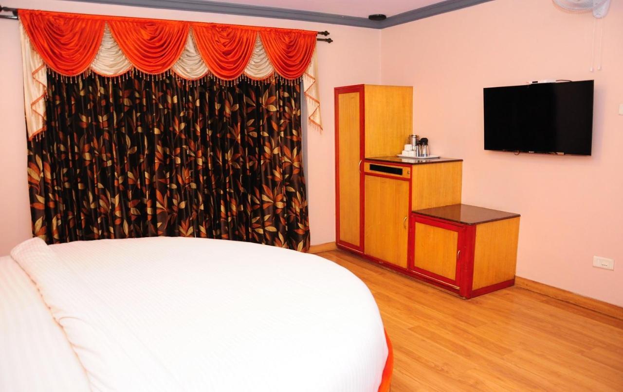 Hotel Venus Ооти Екстериор снимка