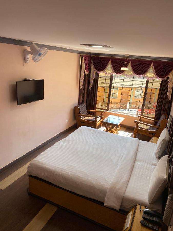Hotel Venus Ооти Екстериор снимка